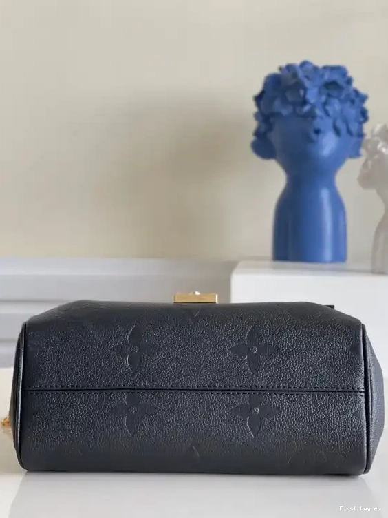 First bag ru LOUIS VUITTON FAVORITE 0706